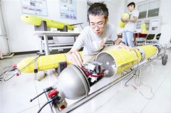中国“海燕号”水下滑翔机通过1500米深海测试